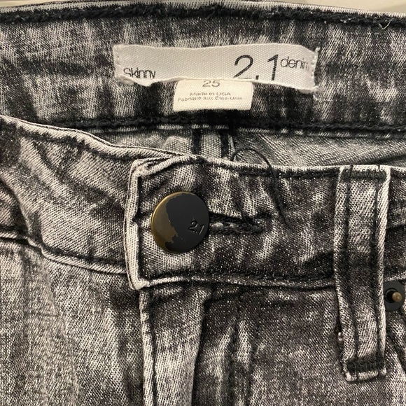 2/$10 2.1 Denim Acid Wash Grey Skinny Jeans Size 25 - Picture 5 of 5